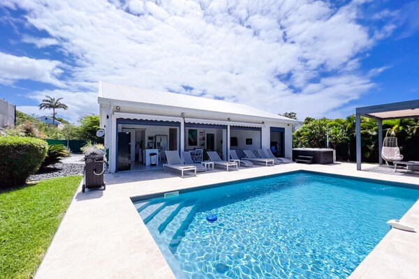 Luxe villa met privézwembad en jacuzzi nabij Saint-François - thumbnail 1
