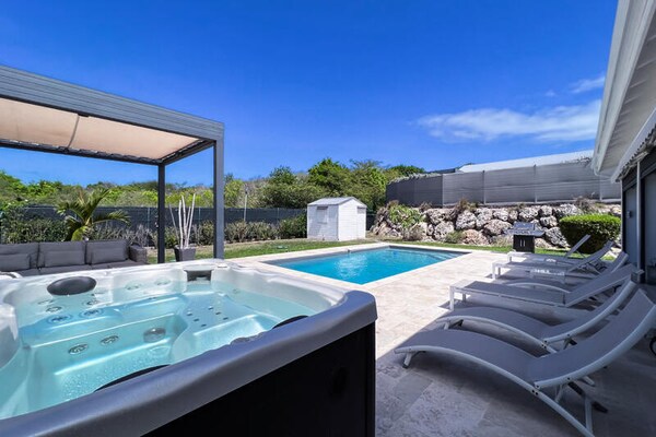 Luxe villa met privézwembad en jacuzzi nabij Saint-François - thumbnail 2