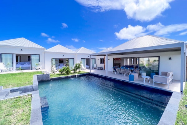 Villa Kaïa Bleu: Luxe 4-suite villa met zwembad in Saint-François - thumbnail 1