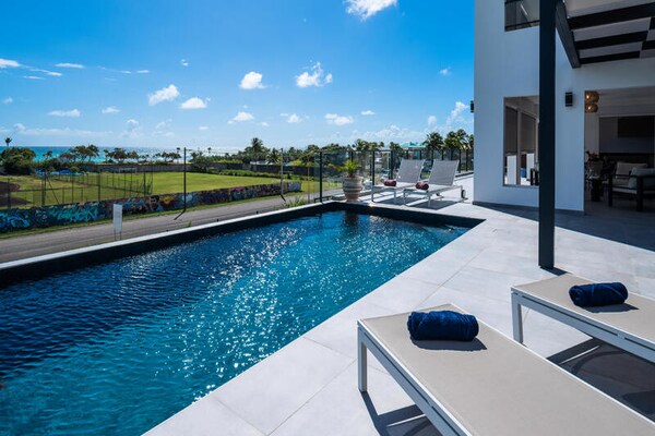 Villa Claire: Luxe 8-persoons appartement met zwembad in Saint-François - thumbnail 1