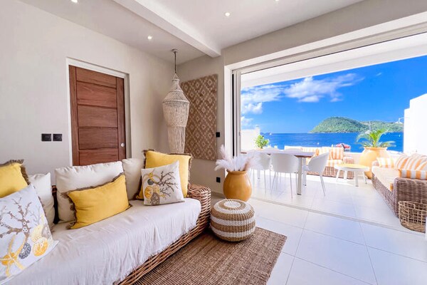 Villa La Perle des Saintes: luxe appartement aan het water op Terre-de-Haut - thumbnail 1