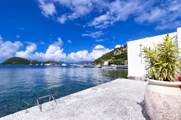 Villa La Perle des Saintes: luxe appartement aan het water op Terre-de-Haut - thumbnail 3