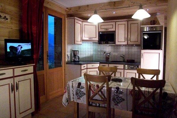 Zonnig appartement op het zuiden in Grand-Bornand Village, vlakbij de pistes - thumbnail 2