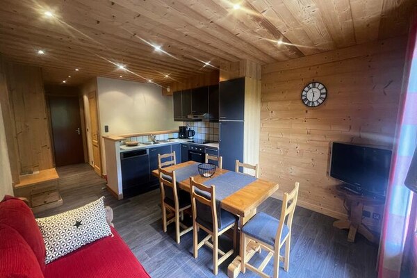 Zonnig appartement op 500m van de piste met bergzicht in Le Grand Bornand - thumbnail 2