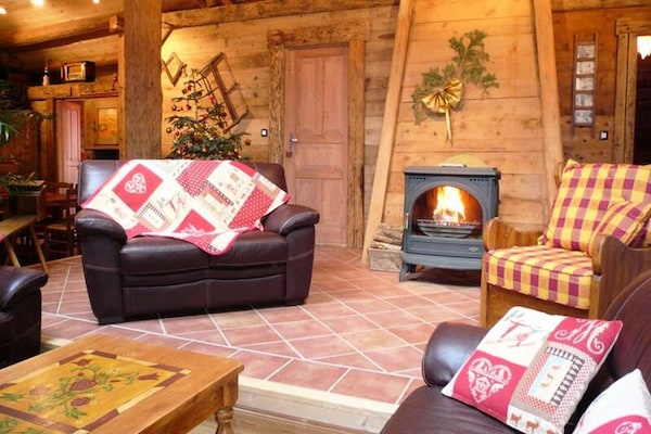 Ruim 12-persoons appartement met sauna en jacuzzi in Grand-Bornand - thumbnail 1