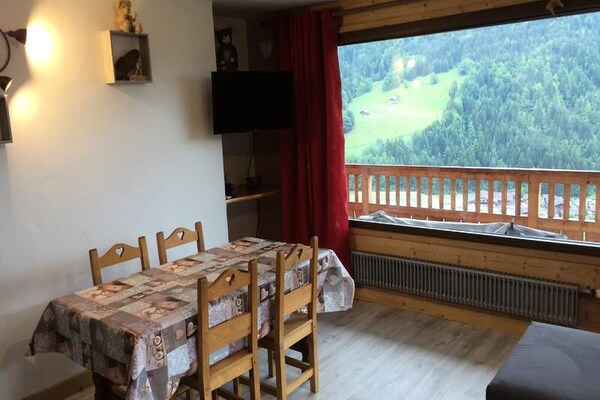 Zonnig appartement met panoramisch uitzicht op Grand-Bornand - thumbnail 1