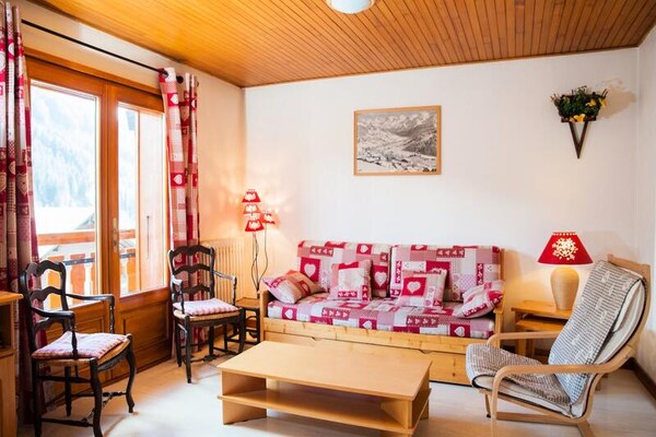 Ruim appartement met balkon en uitzicht op de Aravis, vlakbij centrum Grand-Bornand - thumbnail 1