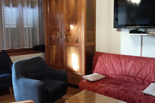 Ruim appartement voor 8 in Grand-Bornand, vlakbij dorpscentrum en skipistes - thumbnail 2