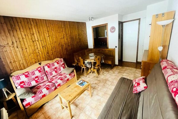 Licht studio-appartement met balkon op 700m van de pistes in Le Grand Bornand - thumbnail 4