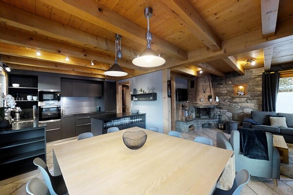 Ruim chalet voor 11 personen op 100m van de piste in Le Grand Bornand - thumbnail 2