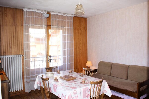 Appartement met panoramisch balkon aan de alpenweide in Le Grand-Bornand - thumbnail 1