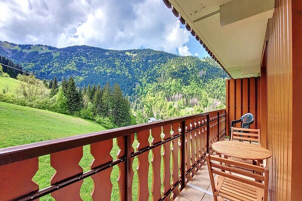 Alpenappartement 7p met balkon en uitzicht op de piste in Saint Jean d'Aulps - thumbnail 4