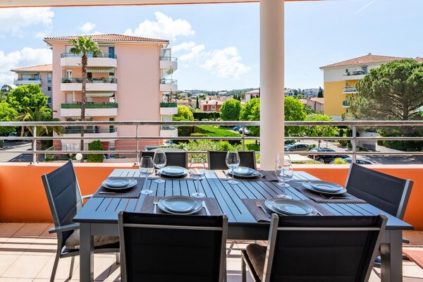 Licht appartement in Saint-Raphaël met terras, zwembad en garage - thumbnail 3