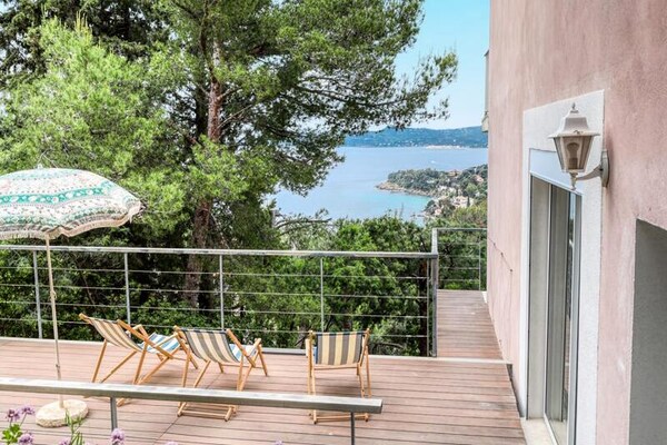 Gerenoveerd appartement met panoramisch zeezicht en groot balkon in Aiguebelle - thumbnail 6