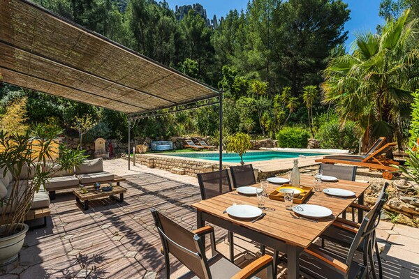 Villa De L'uba: Ruim appartement voor 10 in het groene Toulon - thumbnail 3