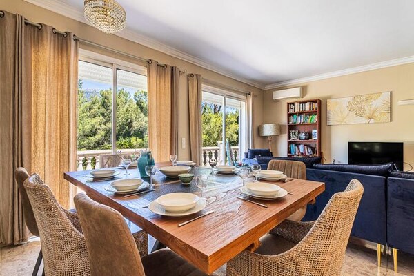 Villa De L'uba: Ruim appartement voor 10 in het groene Toulon - thumbnail 4