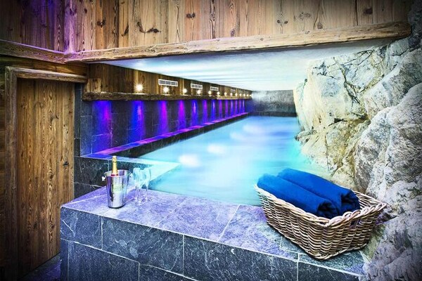 Chalet Genepy: Luxe 12-persoons appartement met zwembad en hamam in Val d'Isère - thumbnail 2