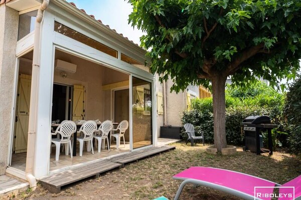 Ruime villa voor 8 personen met tuin en airco, op 450 meter van het strand - thumbnail 1