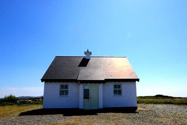 Ruim appartement voor 6 in Ballyconneely, Connemara met tuin en zeezicht - thumbnail 1