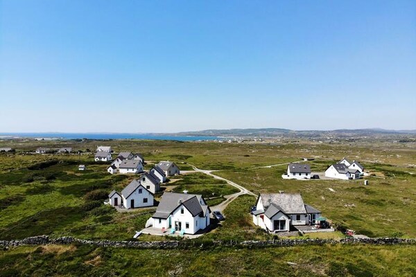 Ruim appartement voor 6 in Ballyconneely, Connemara met tuin en zeezicht - thumbnail 2