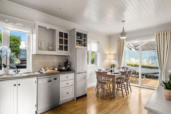 Ruim 3-slaapkamer appartement in hartje Clifden met privétuin - thumbnail 4