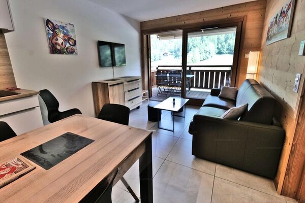 Zonnig 6-persoons appartement met balkon nabij het centrum van Le Grand Bornand - thumbnail 2