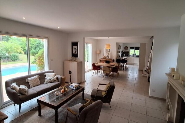 Ruim appartement met 4 slaapkamers, tuin en zwembad in Saint-Raphaël - thumbnail 6