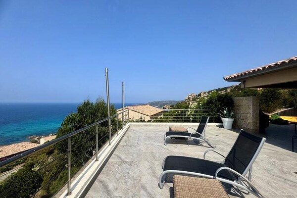 Architectenvilla met panoramisch zeezicht op 100m van strand Tizzano - thumbnail 1