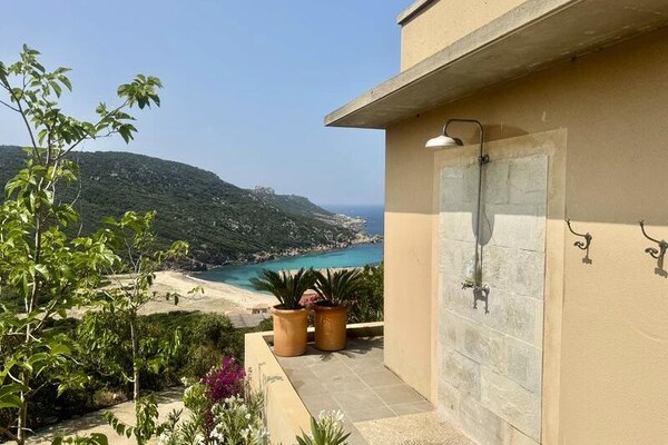 Architectenvilla met panoramisch zeezicht op 100m van strand Tizzano - thumbnail 2