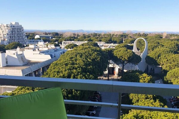 Zonnig appartement op 7e etage met panoramisch uitzicht en zwembad in La Grande-Motte - thumbnail 2