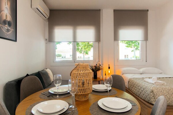 Kompakt studio-appartement aan de grachten van Empuriabrava - thumbnail 4