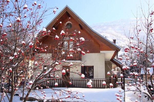 Chalet Les Ecrins: knus appartement voor 6 in het hart van Valloire - thumbnail 1