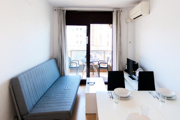 Licht appartement in Roses, 2 slaapkamers, vlakbij het strand - thumbnail 1