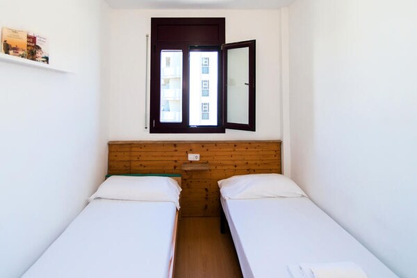 Licht appartement in Roses, 2 slaapkamers, vlakbij het strand - thumbnail 4