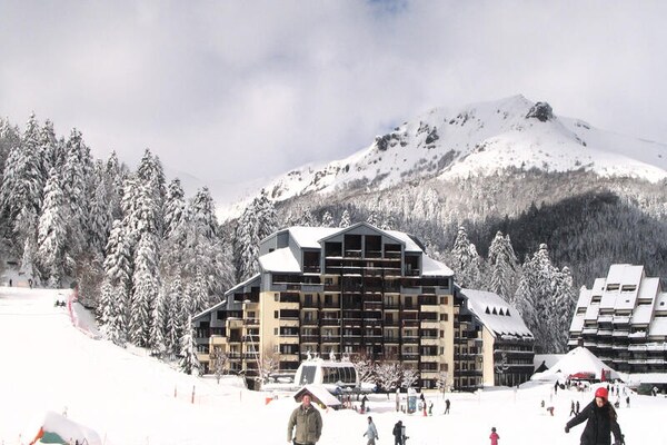 Gezellige studio op de piste in Lioran met balkon en bergzicht - thumbnail 2