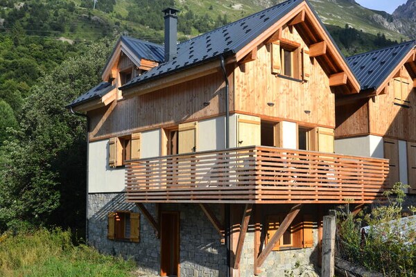 Ruim chalet voor 12 personen in Valloire, vlakbij de piste en het dorp - thumbnail 1