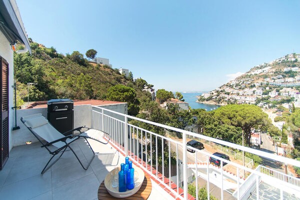 Appartement met zeezicht en terras op 250m van strand in Roses, Costa Brava - thumbnail 1