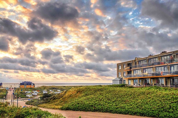 Modern hoekappartement met zeezicht en balkon in de duinen van De Koog - thumbnail 1