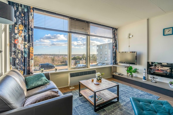 Modern appartement met balkon, uitzicht en bosligging in hartje De Koog - thumbnail 2