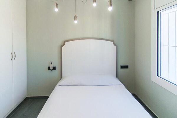 Kanaalappartement Empuriabrava – 500m van strand, airco & terras - thumbnail 4