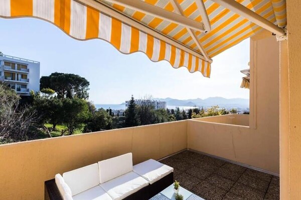 Appartement Cannes: zeezicht, terras en zwembad aan de Côte d'Azur - thumbnail 3