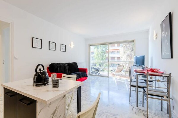 Gerenoveerd 3-kamerappartement in park, 5 minuten van centrum Cannes - thumbnail 1