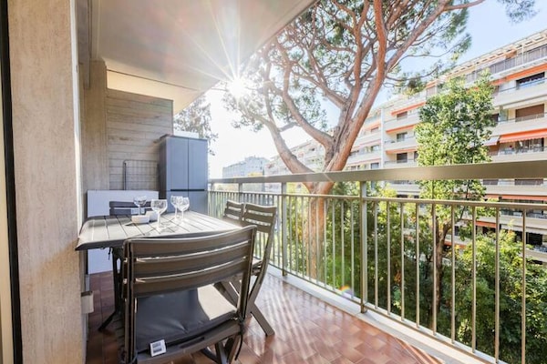 Gerenoveerd 3-kamerappartement in park, 5 minuten van centrum Cannes - thumbnail 2