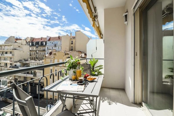 Modern appartement met terras, vlak bij de Croisette in Cannes - thumbnail 1