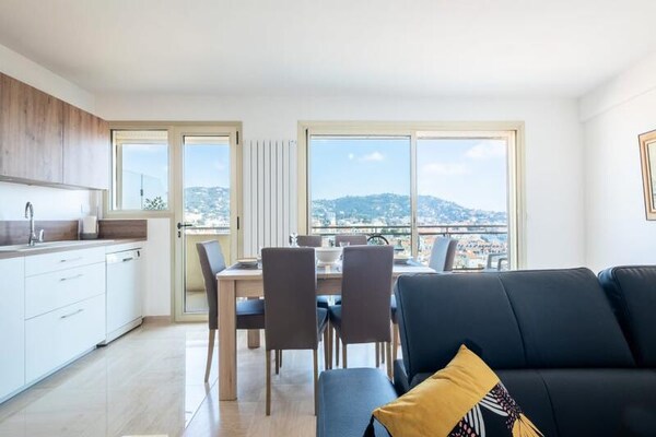 Elegant appartement met zeezicht, 10 min van centrum Cannes, parking inbegrepen - thumbnail 1