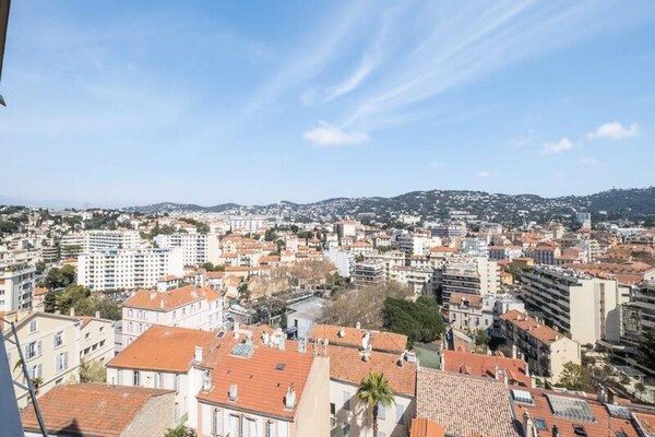 Elegant appartement met zeezicht, 10 min van centrum Cannes, parking inbegrepen - thumbnail 4