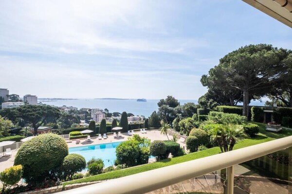 Licht appartement in Cannes met zwembad, tennis en panoramisch zeezicht - thumbnail 2