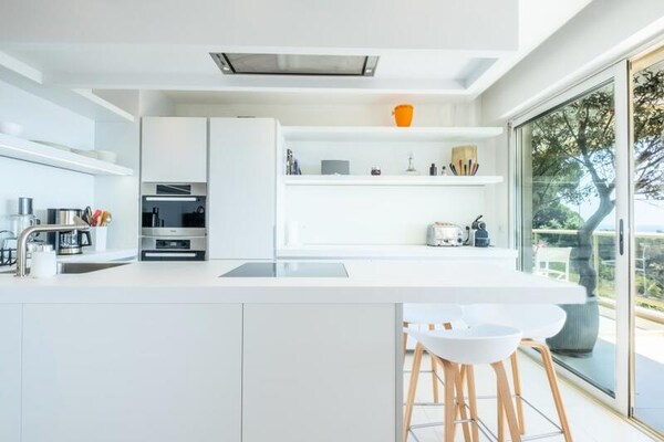 Licht appartement in Cannes met zwembad, tennis en panoramisch zeezicht - thumbnail 4