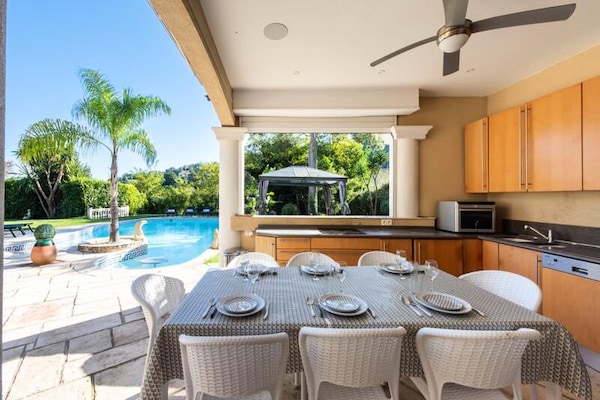 Luxe villa van 330m² met 6 slaapkamers, verwarmd zwembad en jacuzzi in Vallauris - thumbnail 2