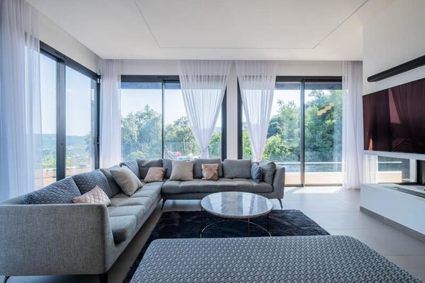 Architectenwoning met verwarmd zwembad en panoramisch zeezicht in Mandelieu - thumbnail 4